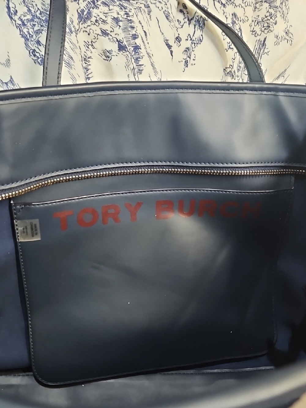 Tory Burch Gemini Link Tote - Picture 13 of 17